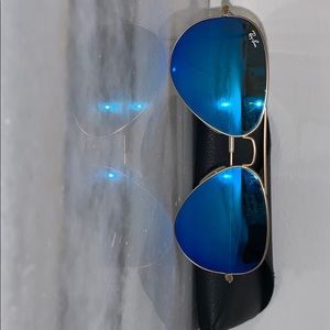 Ray-Ban Accessories - Blue Mirrored Ray Ban Aviator Sunglasses Ray-Ban Accessories - Blue Mirrored Ray Ban Aviator Sunglasses